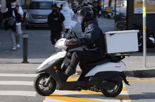 7-Year-Old Kid Crossing the Crosswalk ‘Ran a Red Light’ on Delivery Motorcycle… “Smoking Without Even Apologizing”