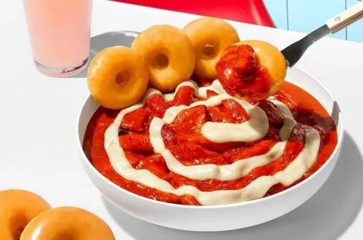 “Sweet donuts soaked in tteokbokki sauce”… The true appearance of ‘sweet-salty-spicy’, Krispy Kreme X Yeopddok collaboration.