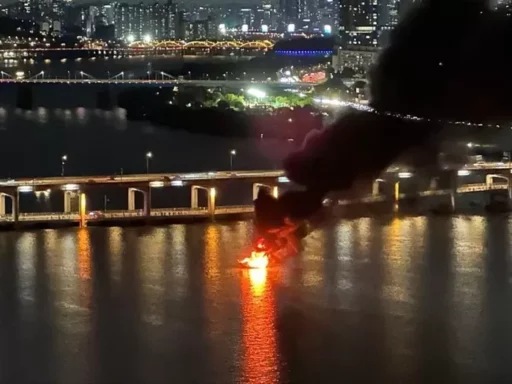 “Bang!” Yacht Fire in the Middle of the Han River… 6 Passengers Jump Out to Save Their Lives
