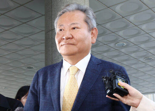 Lee Sang-min, who is in custody, says “Your Honor, please release me”… Court replies “No, no bail”