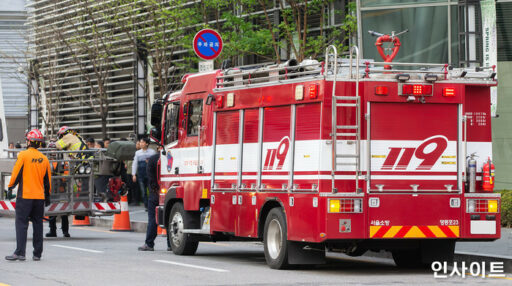 [Breaking News] ‘Battery explosion’ at Seoul National University Engineering Hall… firefighting in progress