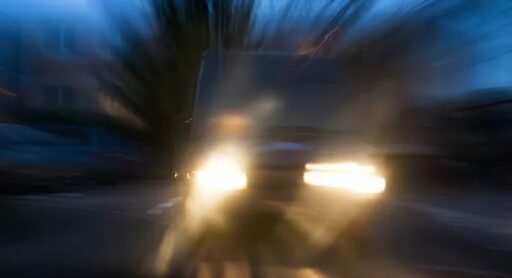 A vehicle driven by a person in their 70s crashes onto the sidewalk at Pyeongchang rest area… three pedestrians injured.