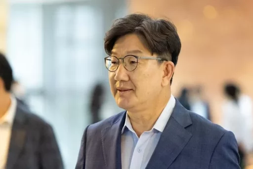 Kwon Seong-dong, who was said to have ‘gone underground’ amid suspicions of illegal funds related to the Unification Church, spotted at a golf course owned by the Unification Church.