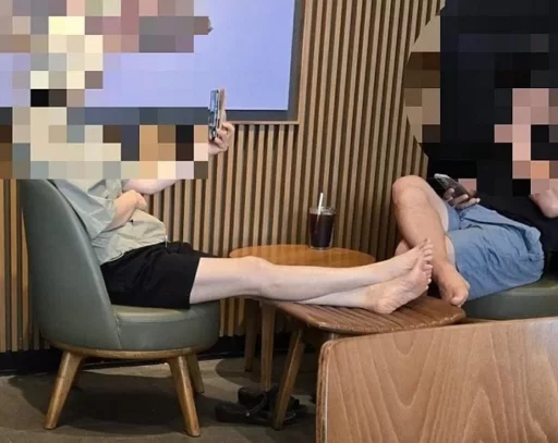 A troublesome couple puts their ‘bare feet’ on the table after ordering an iced Americano at Starbucks.