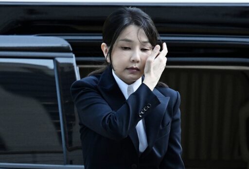 “Kim Geon-hee offers a ‘Presidential Office PR position’ to the businessman who bought her a ‘Vacheron watch'”