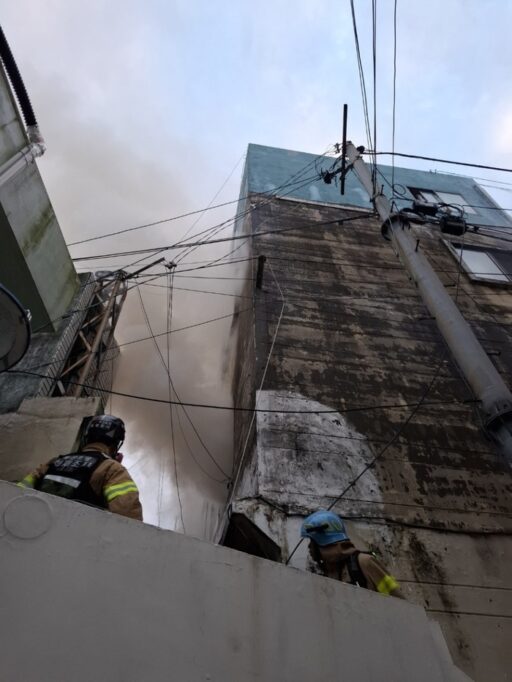 Fire Breaks Out in Multi-family House in Busan… 70-Year-Old Man Found Dead from ‘Lonely Death’ Before the Fire