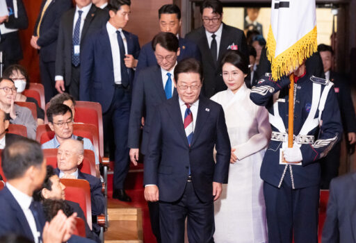 “I will move forward toward a nation where the people are the masters”… President Lee Jae-myung received the ‘Light Appointment Letter’ at the People’s Appointment Ceremony.