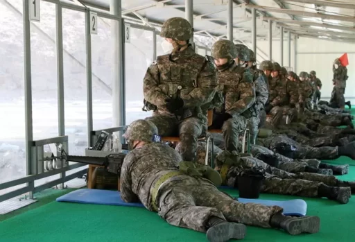 “Living secretly in the base for 15 months: military personnel have meals, do laundry, and stay overnight in the office after work”