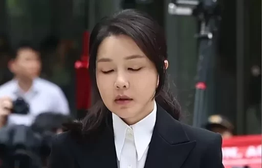 “Kim Geon-hee also demands ‘100,000 won in martial law compensation’… 10,000 citizens file a lawsuit for damages against the ‘Yoon couple'”