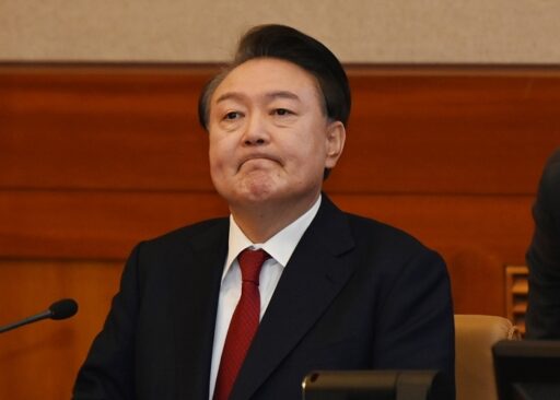 What was the process of Yoon’s arrest like… “No butt-sitting, kicking like a child throwing a tantrum while lying down”