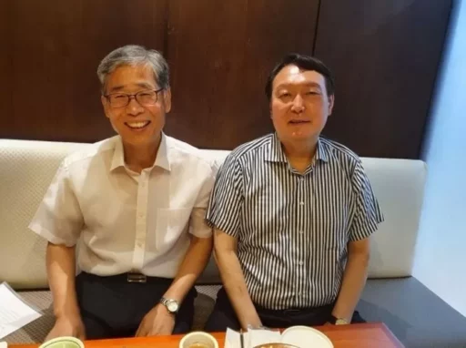 “Yoon’s Mentor Shin Pyung: ‘Japan Gave Ahn Jung-geun a 6-pyeong Cell… Lee’s Government Gave Yoon 2-pyeong, Political Retaliation'”